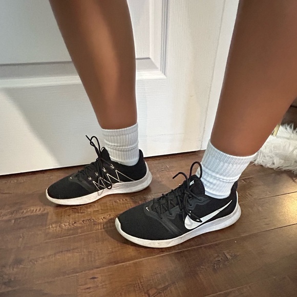 Nike shoes for Running - Picture 2 of 2